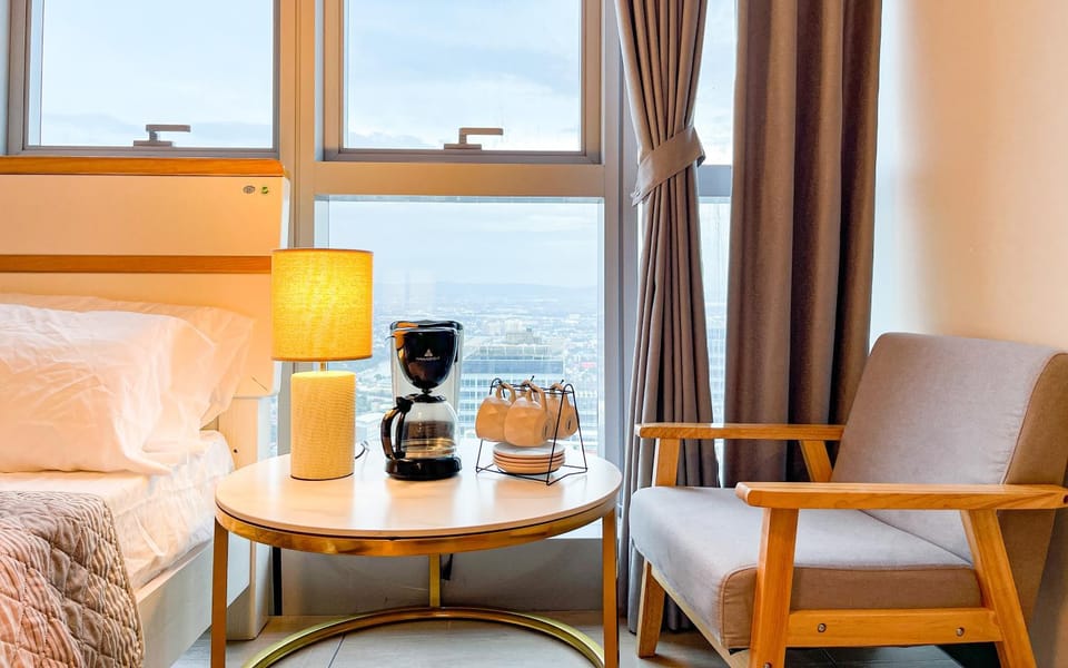 BGC 2BR Uptown Parksuites with PS4 43 Apartment in Makati