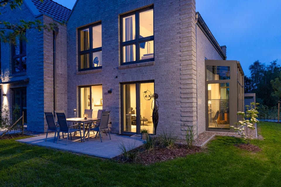 Property building, Night, Garden, Balcony/Terrace