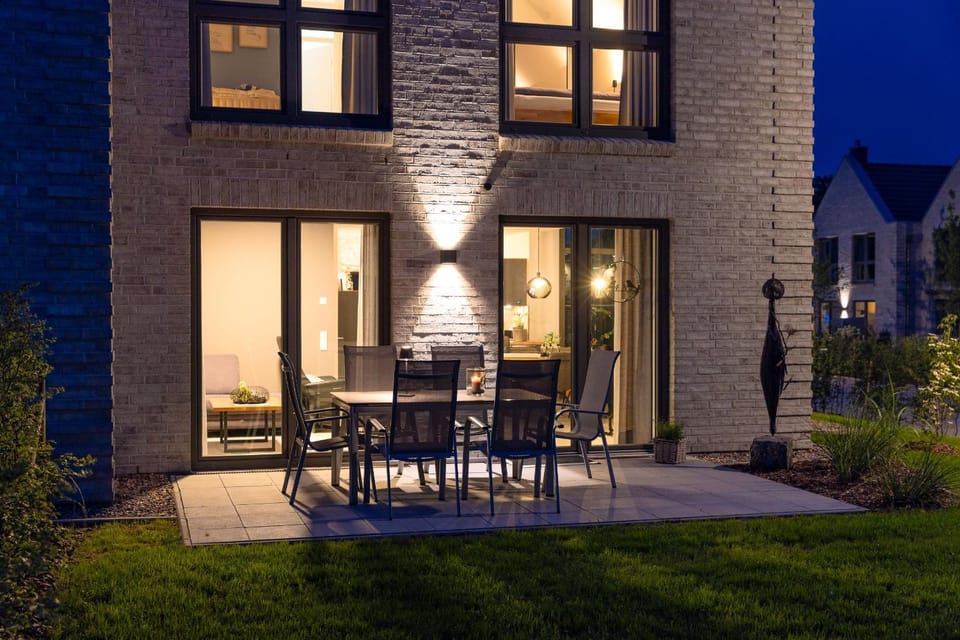 Property building, Night, Balcony/Terrace