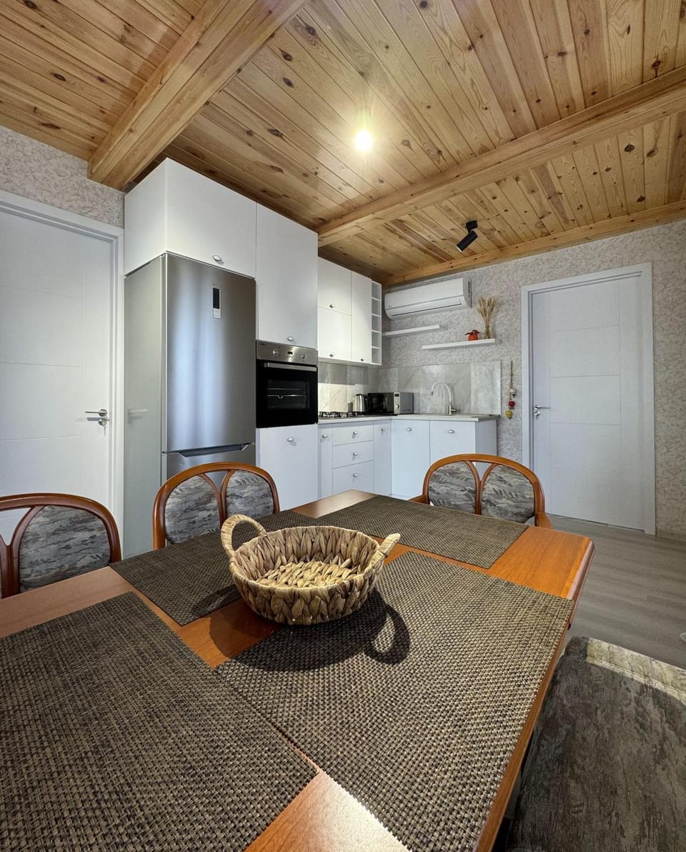 Communal lounge/ TV room, Kitchen or kitchenette, Dining area