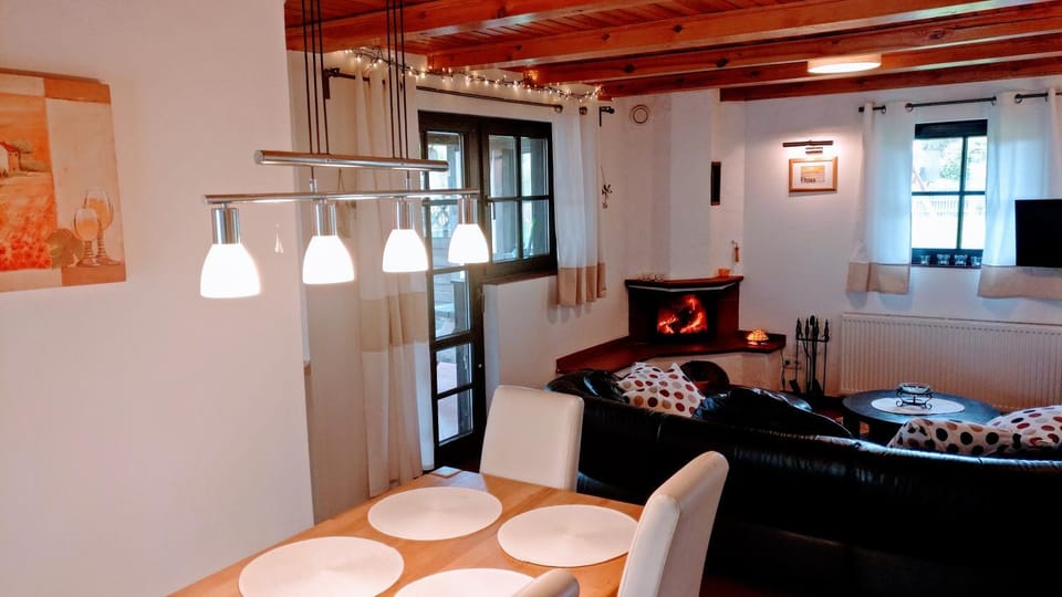 Photo of the whole room, Seating area