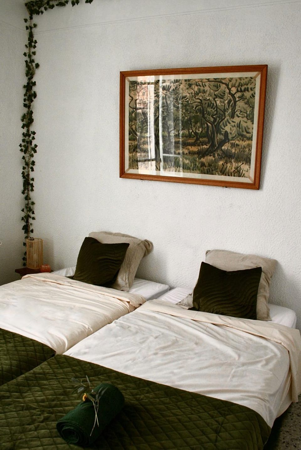 Bed, Photo of the whole room, Decorative detail, Bedroom