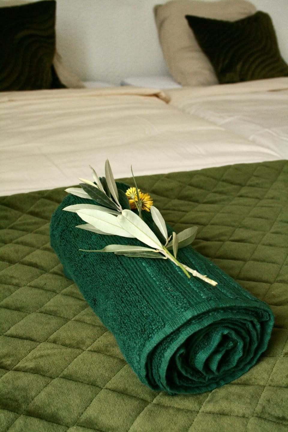 Bed, Bedroom, towels