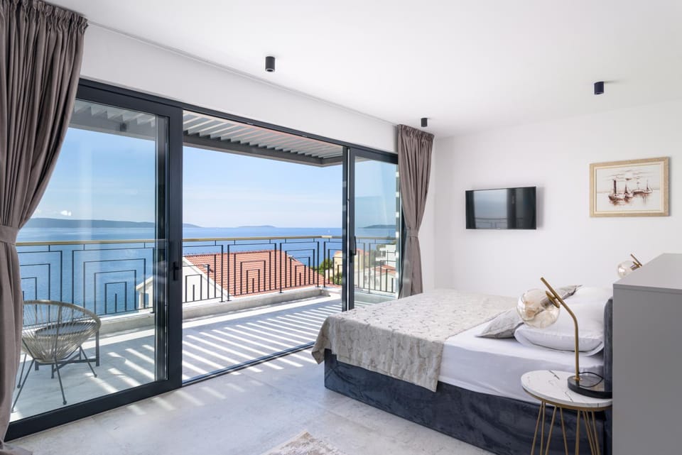 Luxury Villa Adriatica-*Heated Pool-Sauna-Jacuzzi* Villa in Okrug Gornji