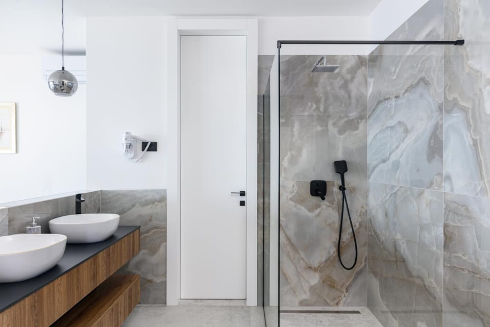 Luxury Villa Adriatica-*Heated Pool-Sauna-Jacuzzi* Villa in Okrug Gornji