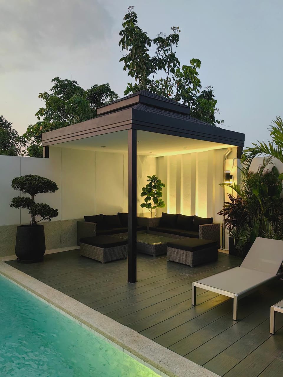 Patio, Pool view, Swimming pool, sunbed