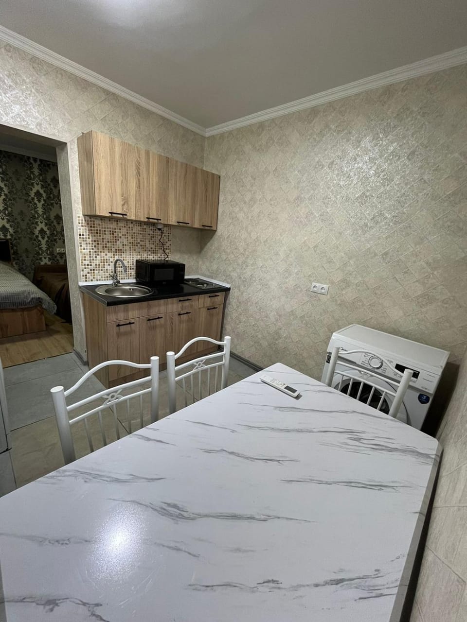 Kitchen or kitchenette, Dining area, stove