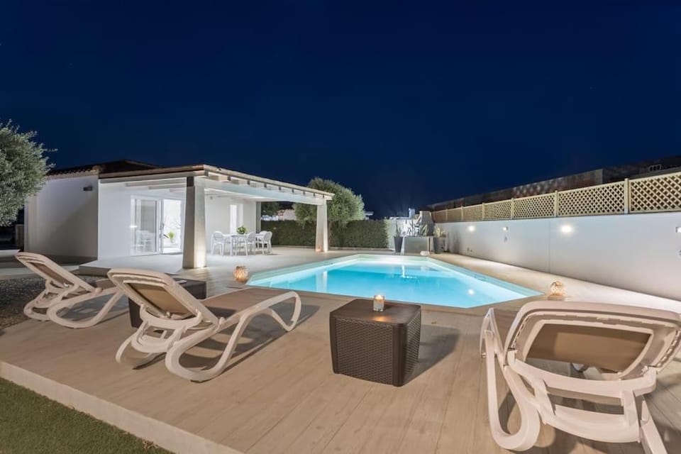 350 mt spiaggia villa claudia con piscina privata Villa in Sardinia