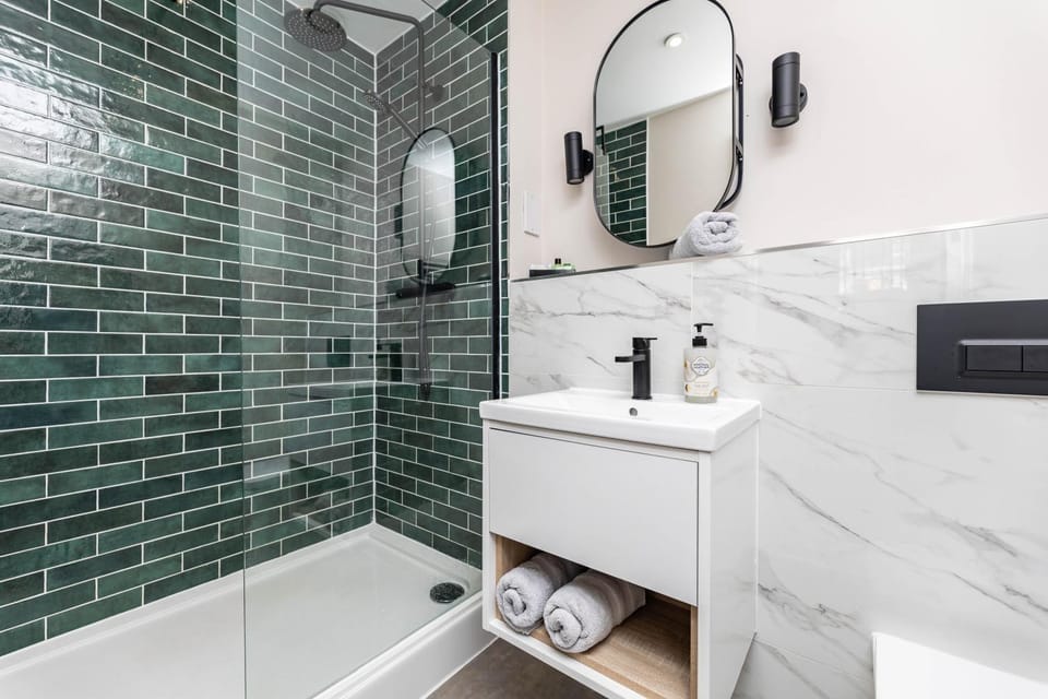 Shower, Bathroom, towels