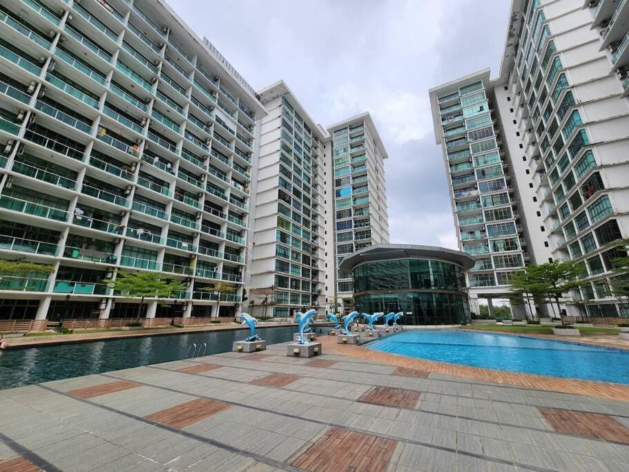 02# 2-4 Pax Spacious Living at Mount Austin, JB Apartment in Johor Bahru