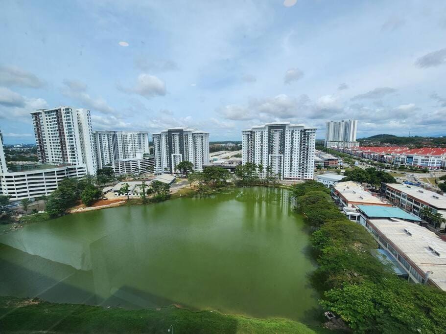 02# 2-4 Pax Spacious Living at Mount Austin, JB Apartment in Johor Bahru