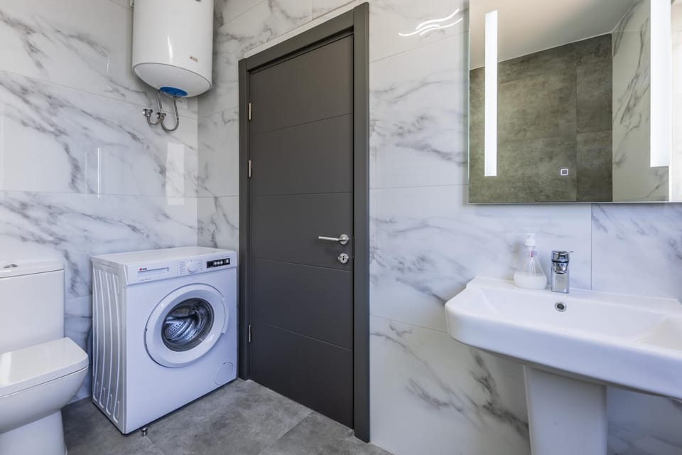 Shower, Toilet, Bathroom, washing machine