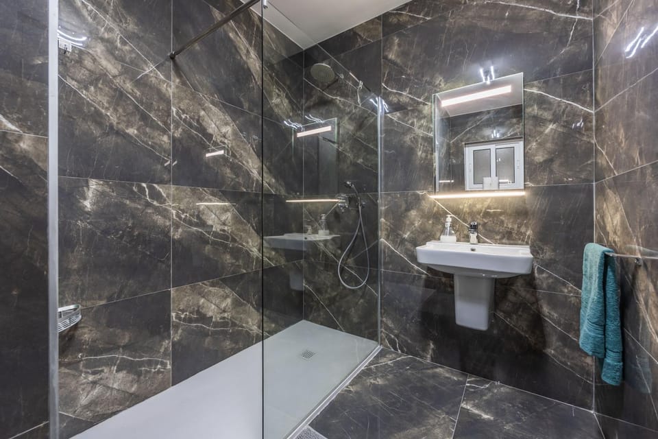 Shower, Bathroom, towels