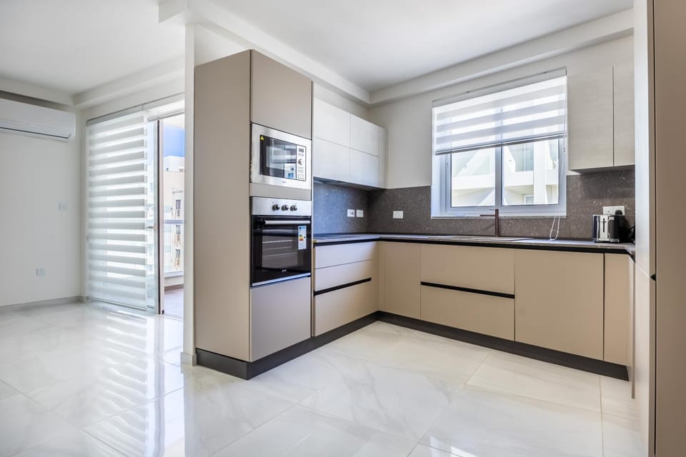Kitchen or kitchenette, dishwasher, minibar, stove