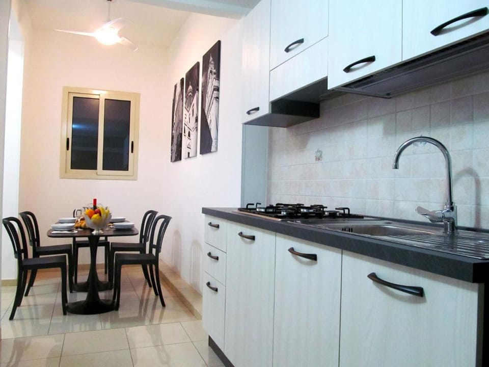 Kitchen or kitchenette, Dining area, stove