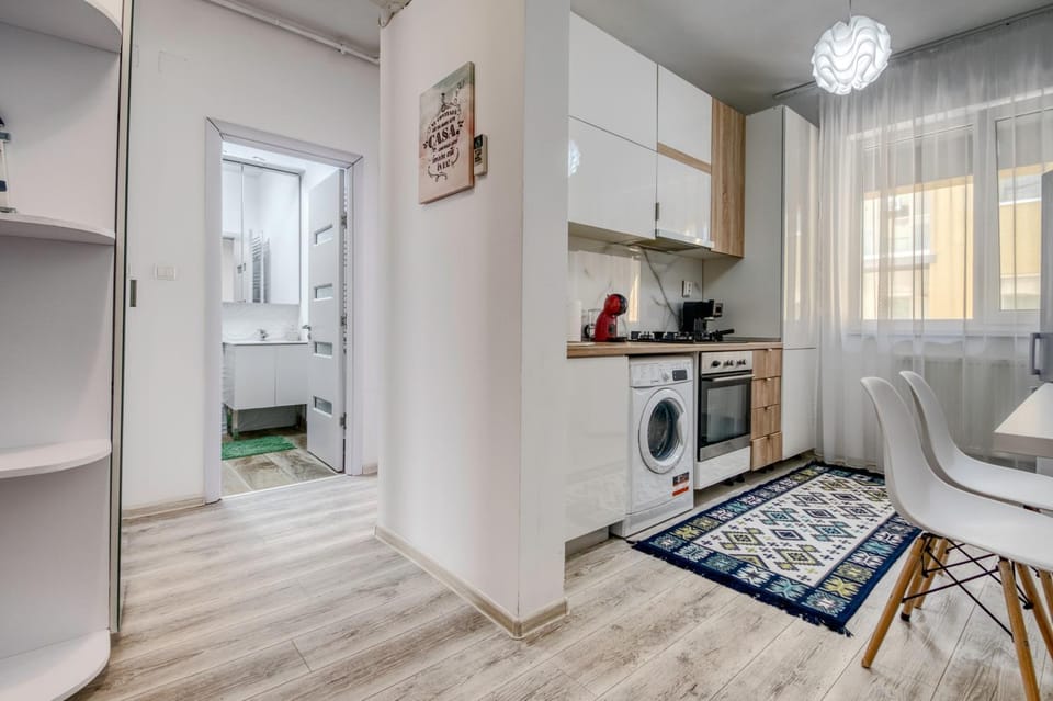 Kitchen or kitchenette, pet friendly, stove, washing machine