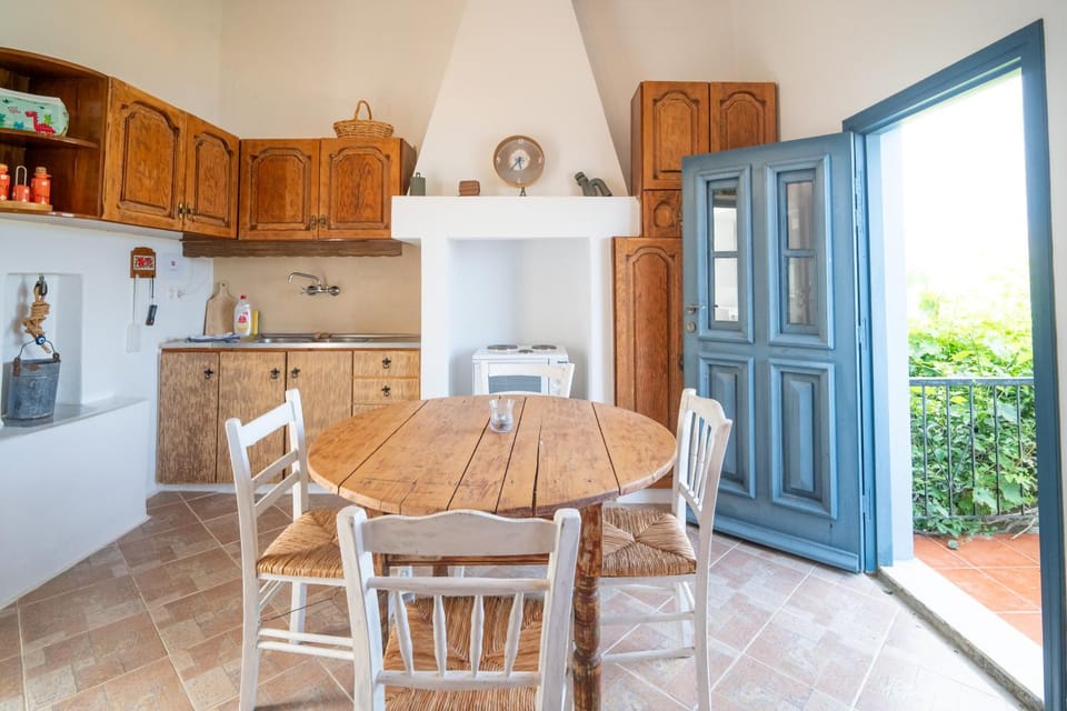 Kitchen or kitchenette, Dining area, minibar, pet friendly, stove