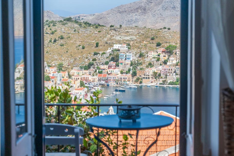 Property building, Patio, Day, Natural landscape, View (from property/room), Balcony/Terrace, Dining area, City view, Lake view, Mountain view, River view