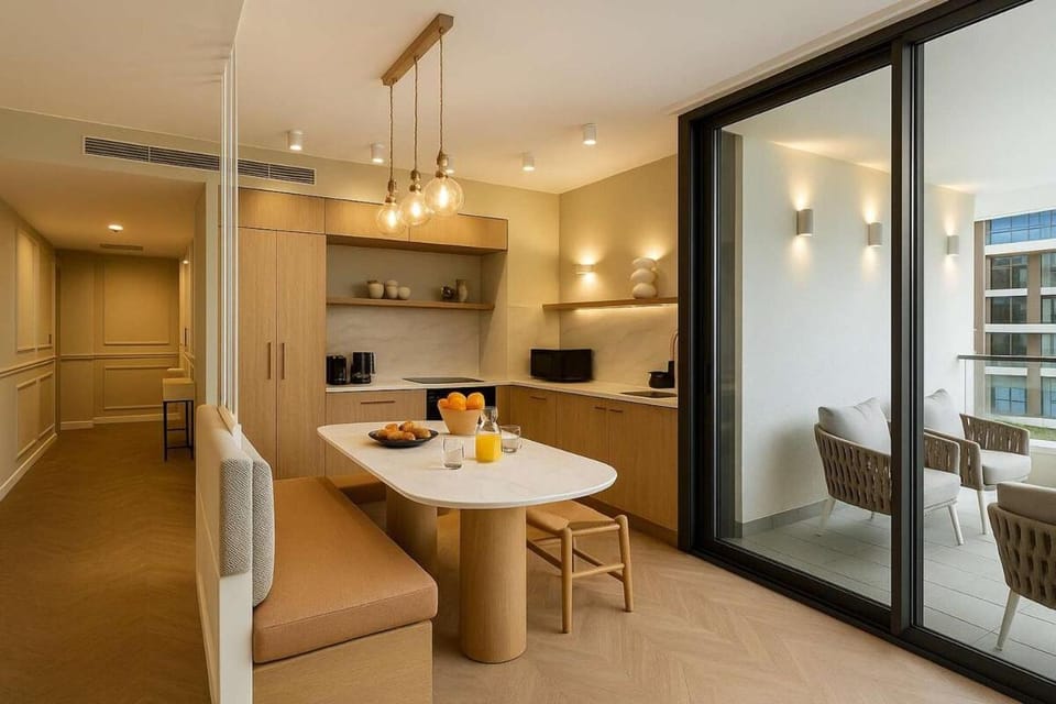 TV and multimedia, Kitchen or kitchenette, Living room, Seating area, Dining area, oven