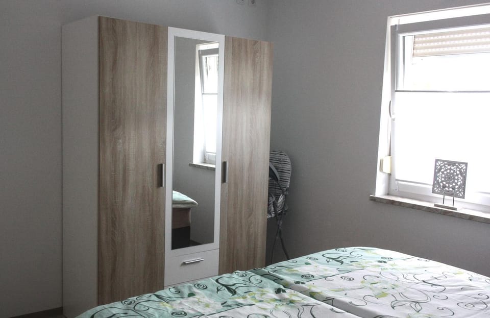Bedroom, wardrobe