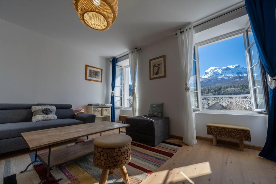 Natural landscape, Living room, Mountain view