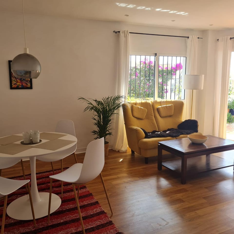 Living room, Seating area, Dining area