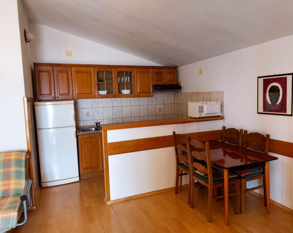 Kitchen or kitchenette, Dining area, minibar, pet friendly, stove
