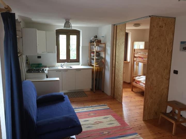 Luminoso monolocale panoramico Apartment in Aosta Valley, Italy