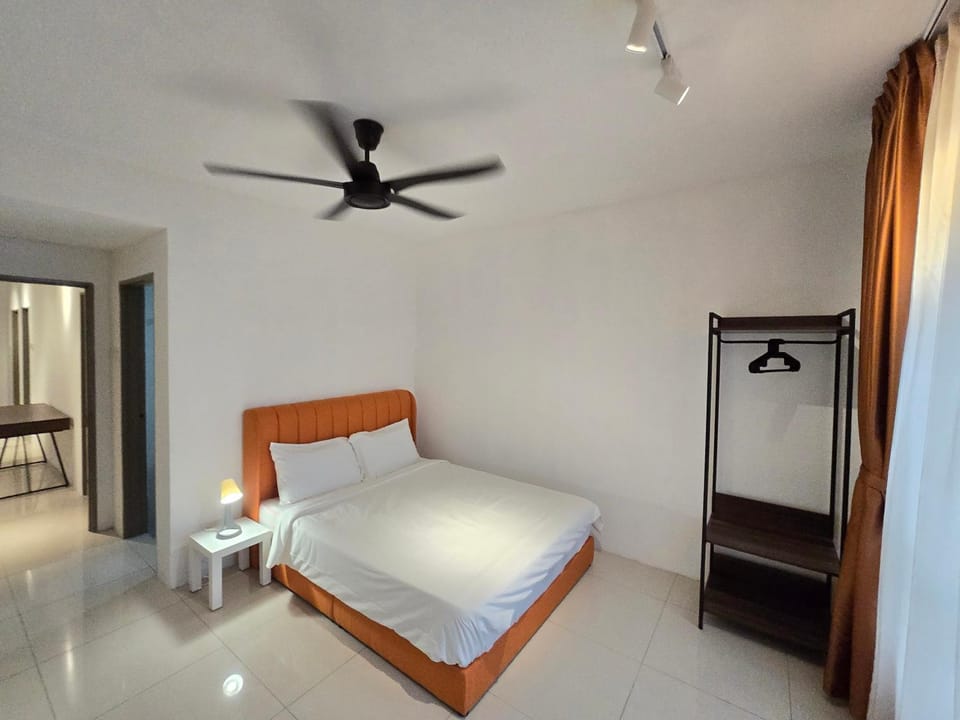 Bed, Photo of the whole room, Bedroom, fireplace