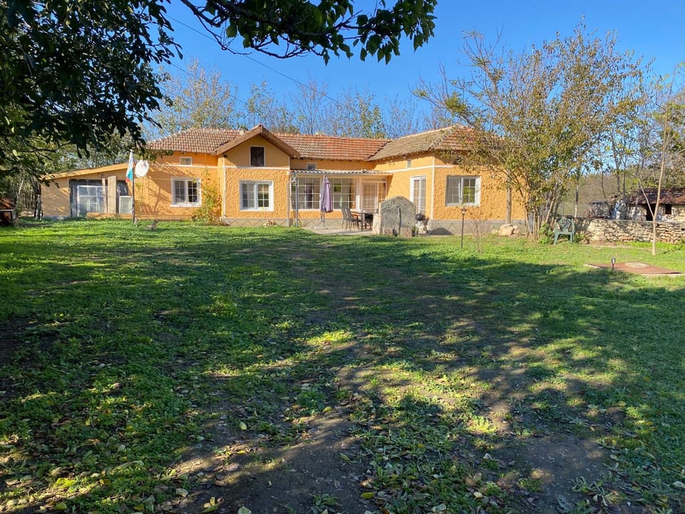 Property building, Natural landscape, Garden