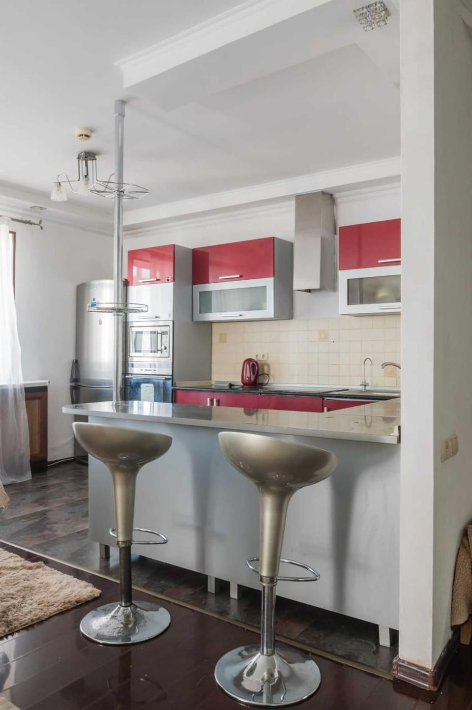 Kitchen or kitchenette, microwave, oven, stove