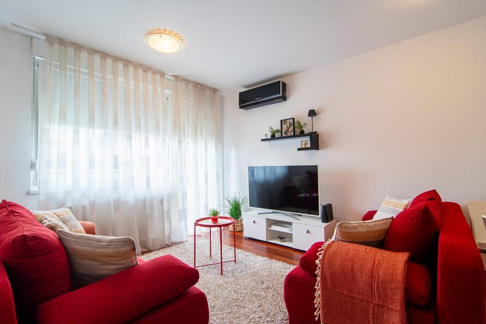 TV and multimedia, Living room, Seating area, Evening entertainment