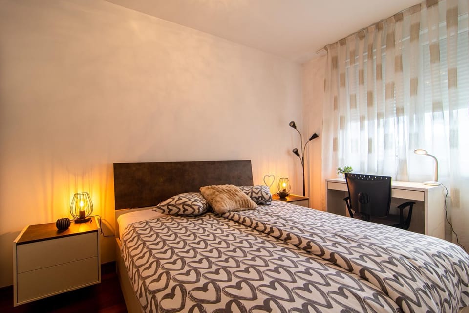 Bed, Photo of the whole room, Bedroom