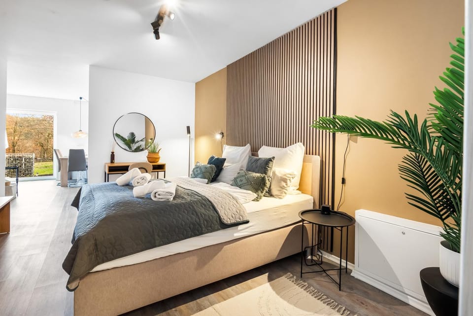 Bed, Photo of the whole room, Bedroom, towels, towels