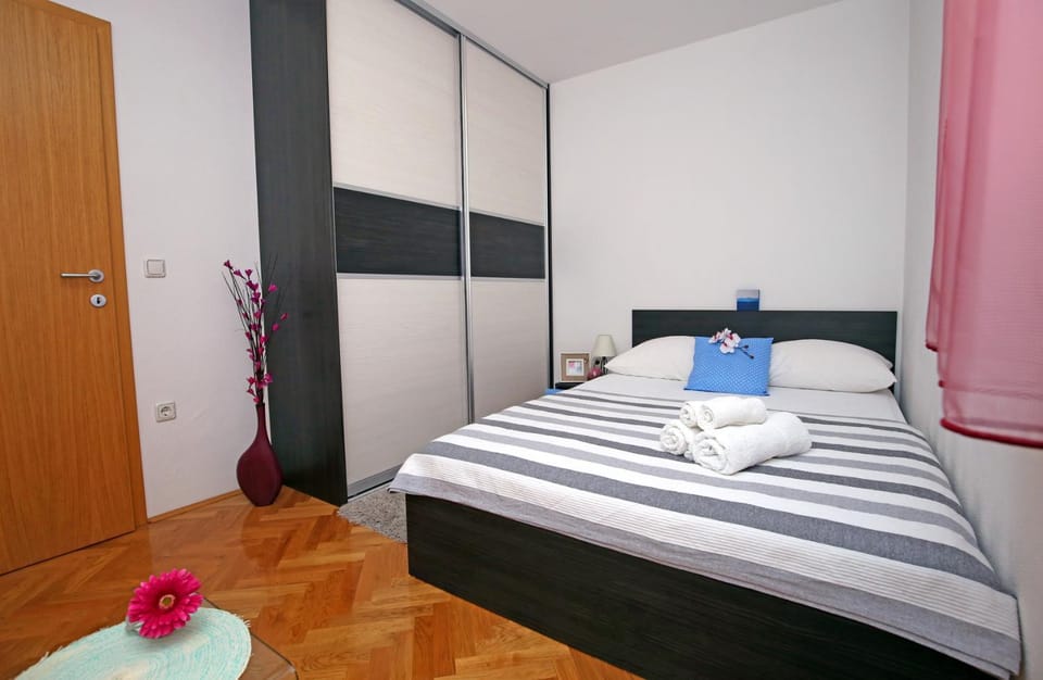 Bed, Bedroom, wardrobe