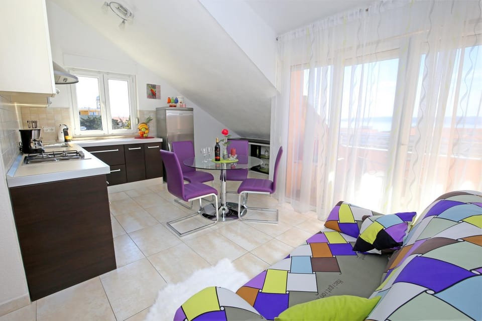 Kitchen or kitchenette, Living room, Seating area, Dining area, pet friendly