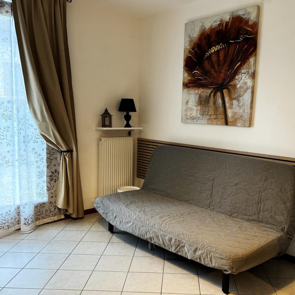 Bed, Living room, Bedroom