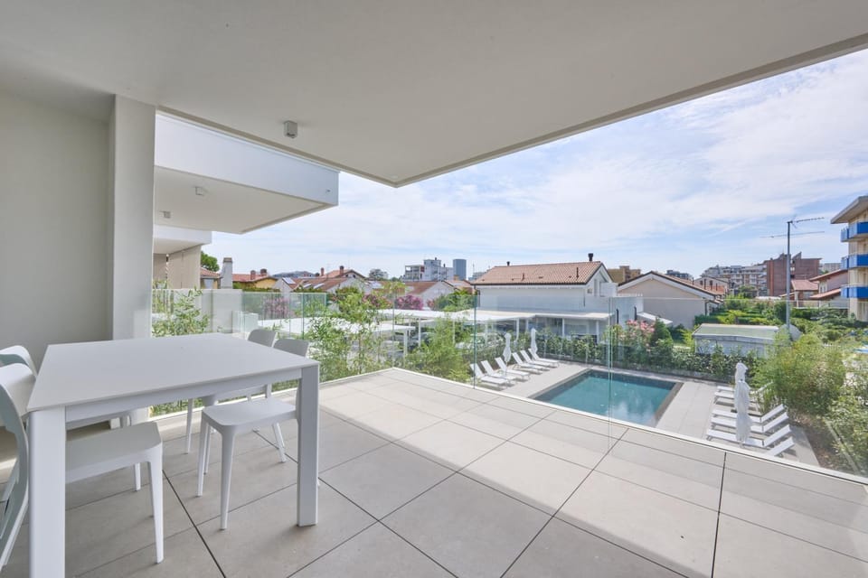 View (from property/room), Balcony/Terrace, Swimming pool