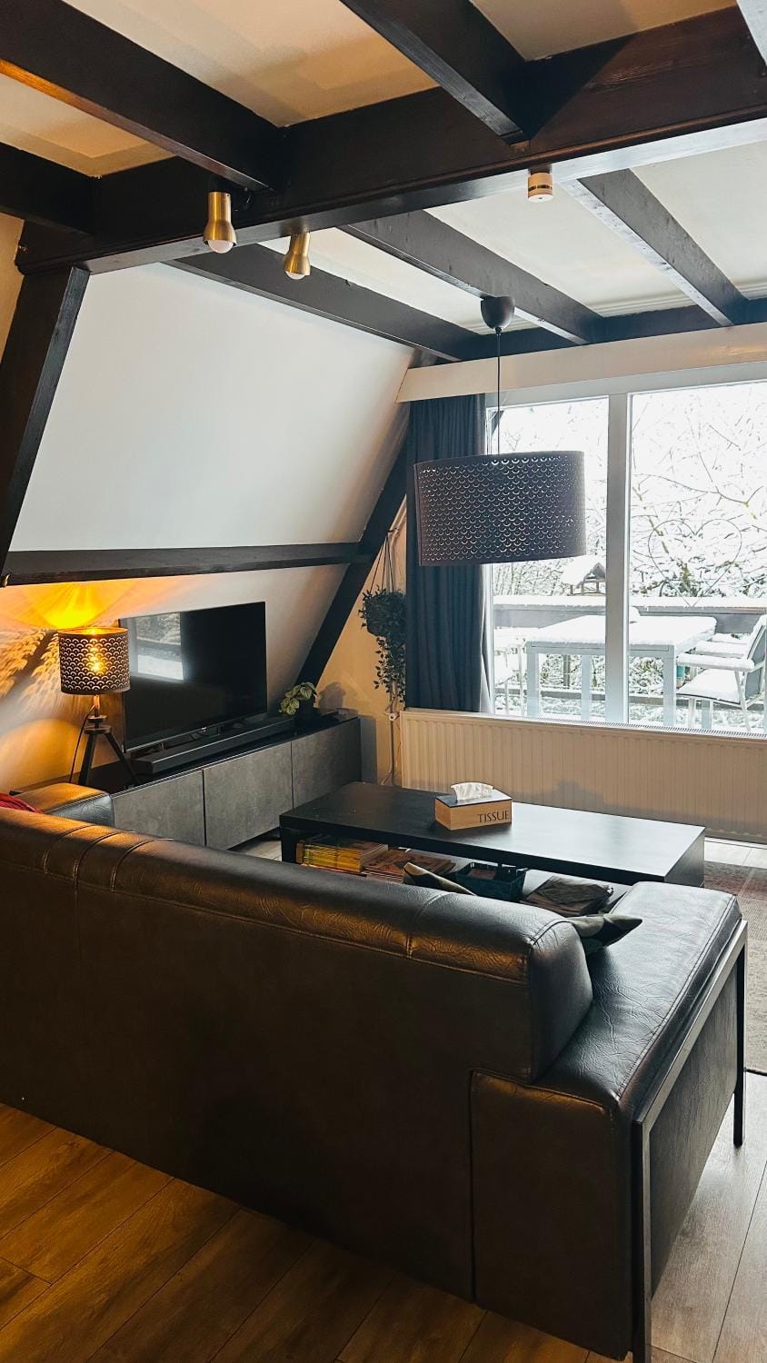 Property building, TV and multimedia, Living room, Seating area