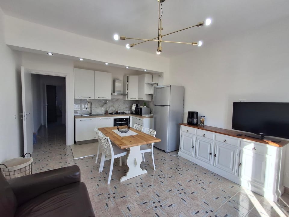 Kitchen or kitchenette, kitchen, kitchen