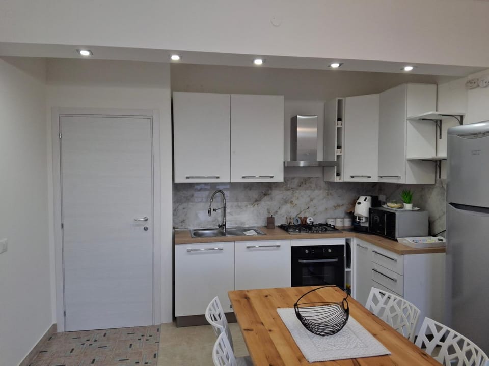 Kitchen or kitchenette, kitchen, kitchen