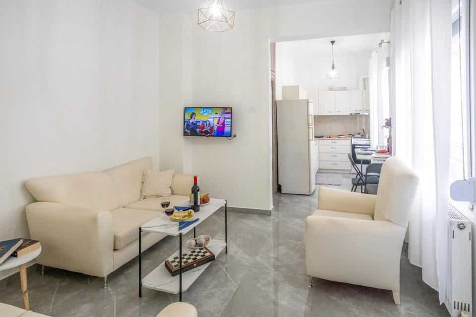 TV and multimedia, Kitchen or kitchenette, Living room, Seating area