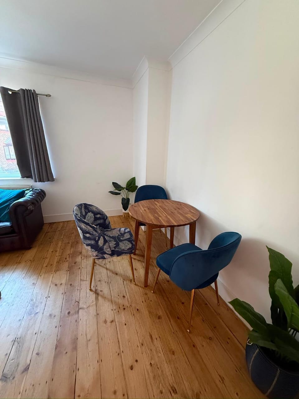 Cozy 2 Beds Brentwood Flat Apartment in Brentwood