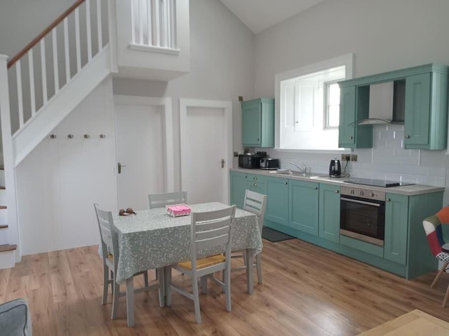 Kitchen or kitchenette, Living room, Dining area