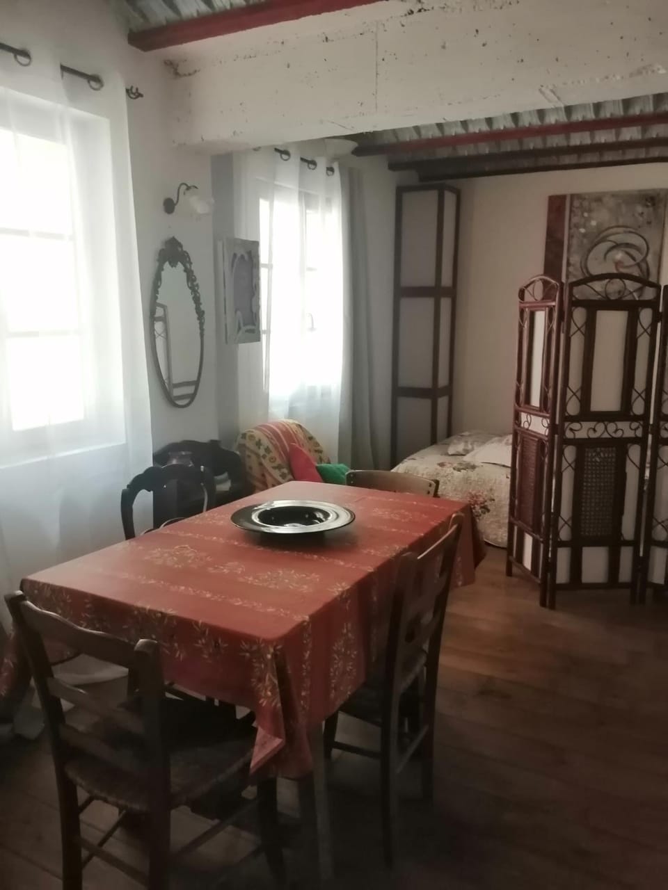 Bed, Dining area