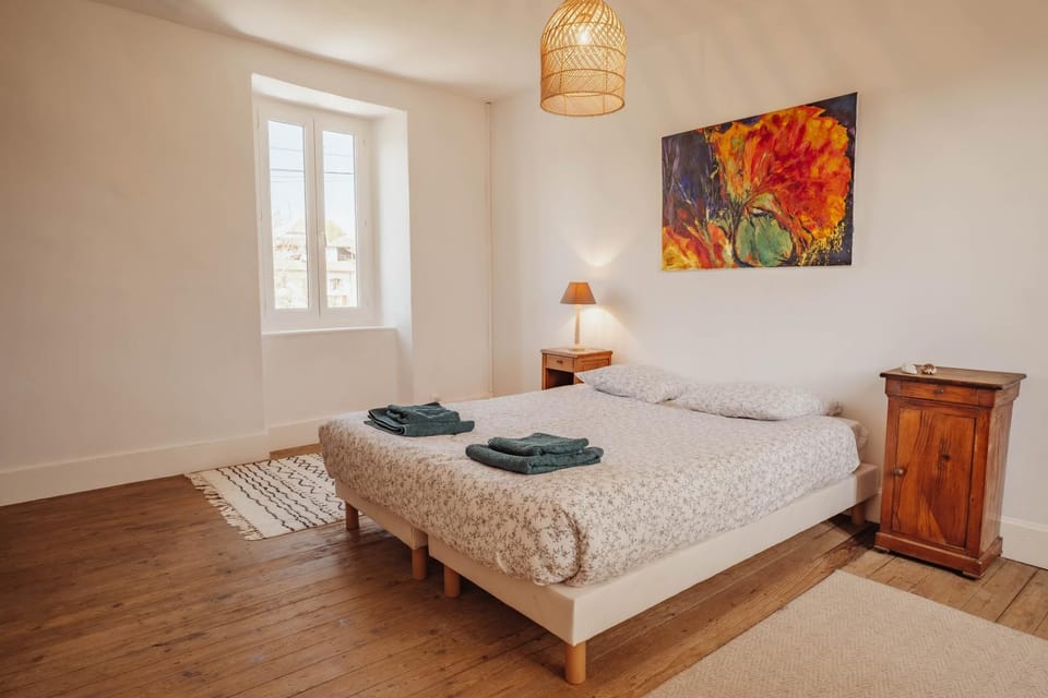 Bed, Photo of the whole room, Bedroom, towels