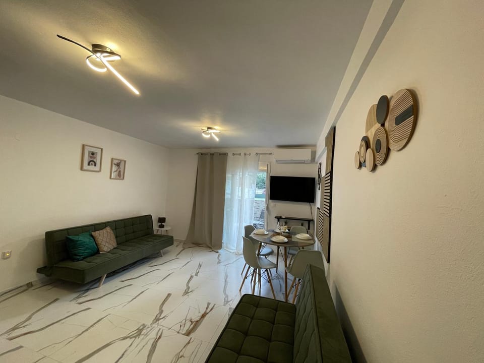 TV and multimedia, Living room, Photo of the whole room, Seating area