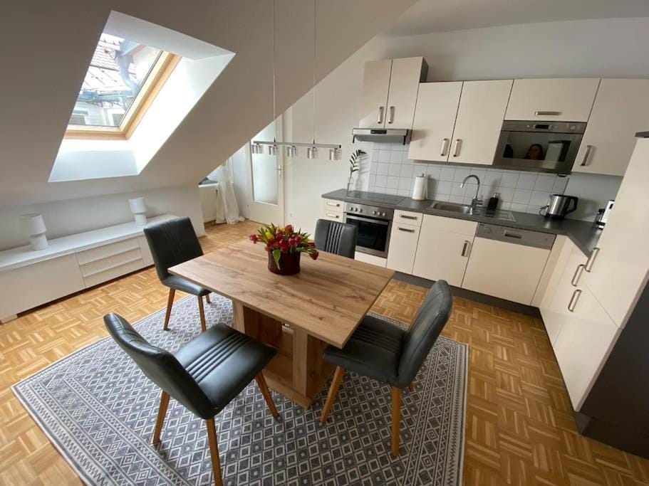 Kitchen or kitchenette, Dining area, dishwasher, stove