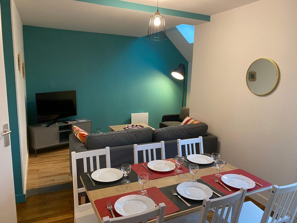 Communal lounge/ TV room, Living room, Dining area