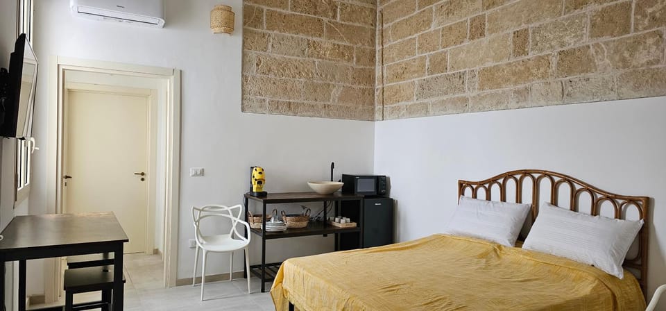 Kitchen or kitchenette, Bedroom